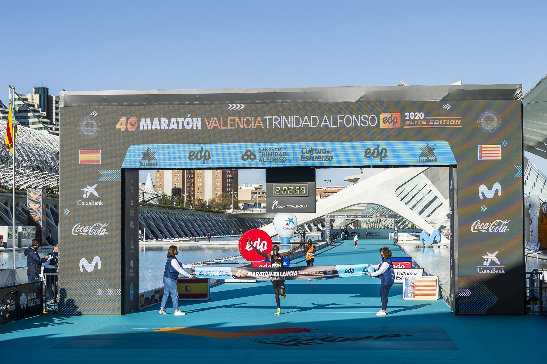 Chebet wins the Valencia Marathon Elite Edition in 2h03:00 and puts 